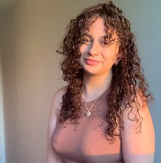 Portrait de Mélodie GOMEZ, massothérapeute